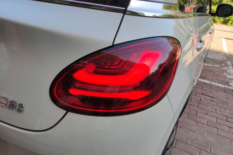 Used Wuling Bingo 2023 333 km Lingxi Connected+ Version Right Rear Taillight