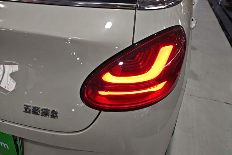Used Wuling Bingo 2023 333 km Lingxi Connected+ Version Right Rear Taillight
