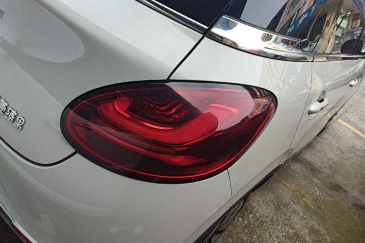 Used Wuling Bingo 2023 333 km Lingxi Connected Version Right Rear Taillight