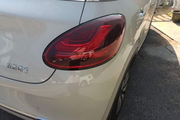 Used Wuling Bingo 2023 333 km Lingxi Connected+ Version Right Rear Taillight