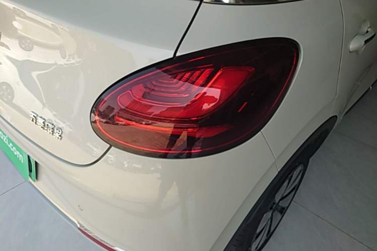 Used Wuling Bingo 2023 333 km Lingxi Connected+ Version Right Rear Taillight