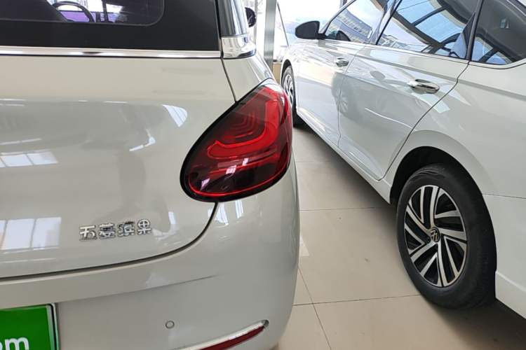 Used Wuling Bingo 2023 333 km Lingxi Connected+ Version Right Rear Taillight