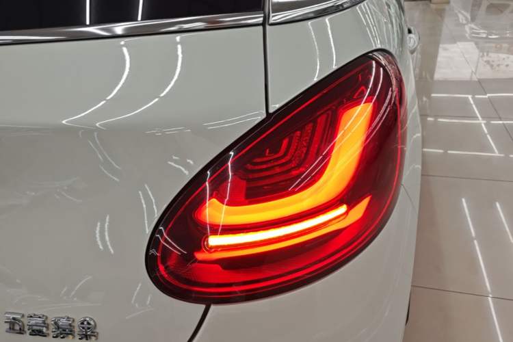 Used Wuling Bingo 2023 333 km Lingxi Connected+ Version Right Rear Taillight