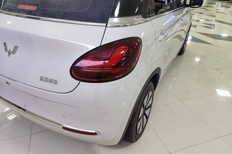 Used Wuling Bingo 2023 333 km Lingxi Connected+ Version Right Rear Taillight