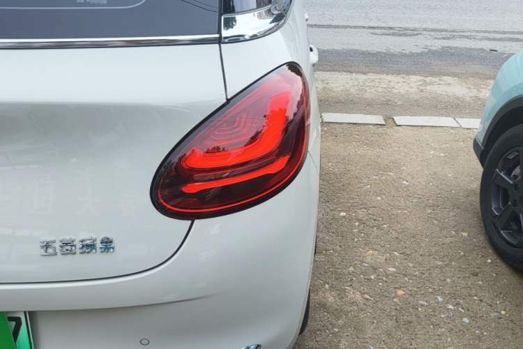 Used Wuling Bingo 2023 333 km Lingxi Connected+ Version Right Rear Taillight