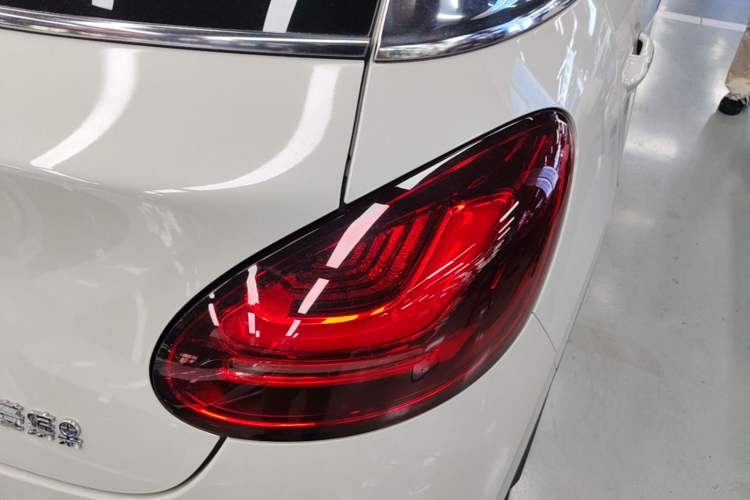 Used Wuling Bingo 2023 333 km Lingxi Connected Version Right Rear Taillight
