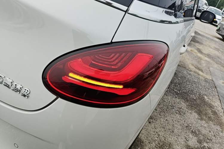 Used Wuling Bingo 2023 333 km Lingxi Connected Version Right Rear Taillight