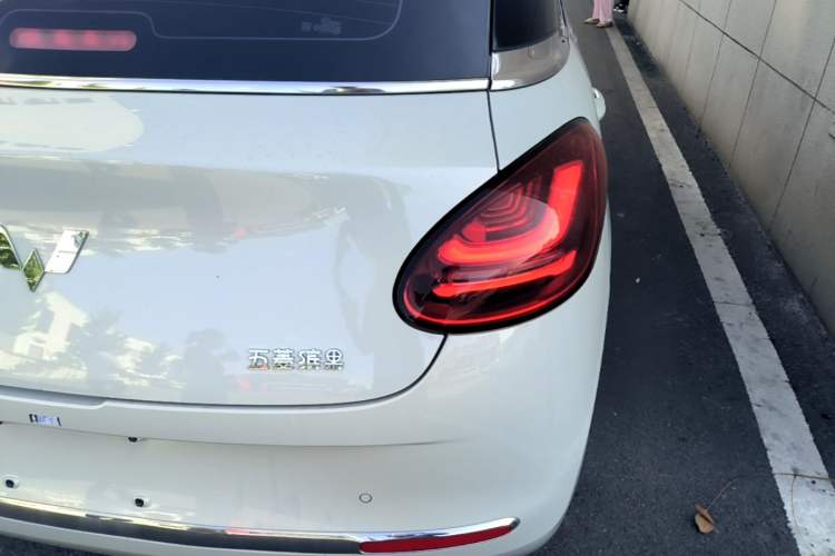 Used Wuling Bingo 2023 333 km Lingxi Connected+ Version Right Rear Taillight