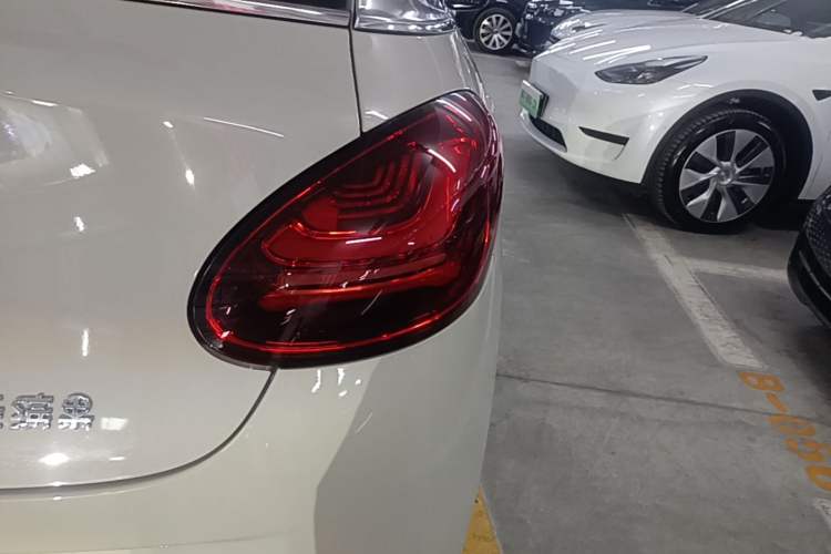 Used Wuling Bingo 2023 333 km Lingxi Connected+ Version Right Rear Taillight