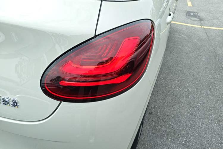 Used Wuling Bingo 2023 333 km Lingxi Connected+ Version Right Rear Taillight
