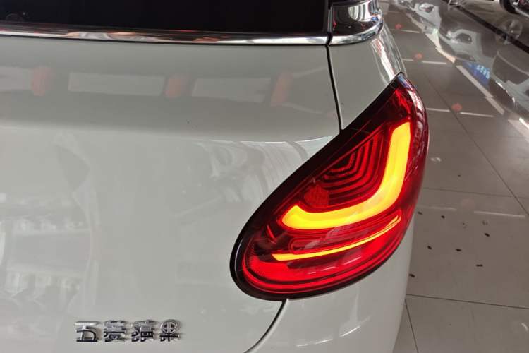 Used Wuling Bingo 2023 333 km Lingxi Connected+ Version Right Rear Taillight