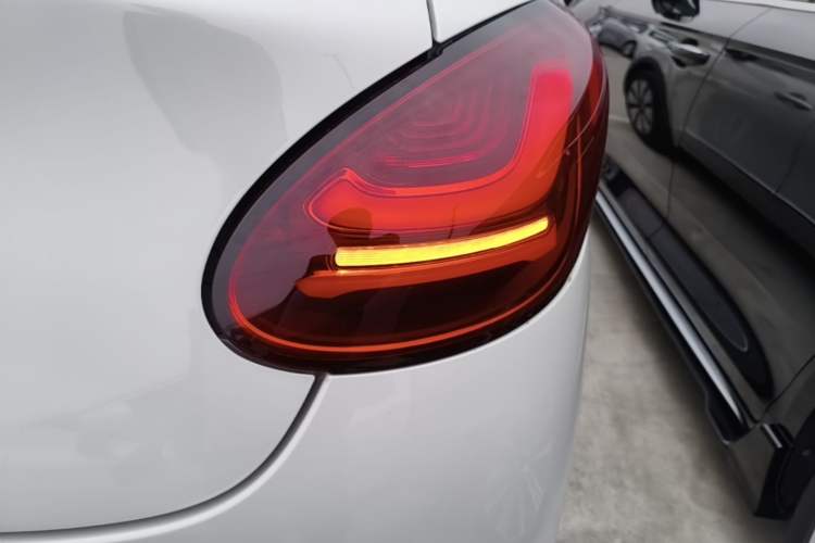 Used Wuling Bingo 2023 333 km Lingxi Connected Version Right Rear Taillight