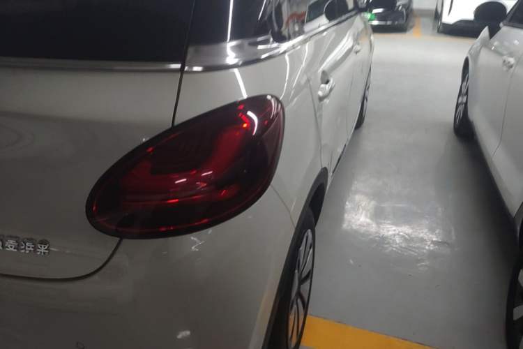 Used Wuling Bingo 2023 333 km Lingxi Connected+ Version Right Rear Taillight