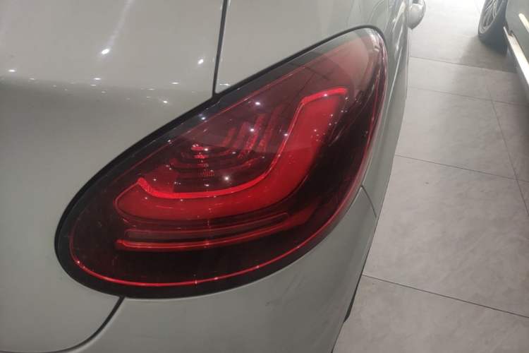 Used Wuling Bingo 2023 333 km Lingxi Connected+ Version Right Rear Taillight