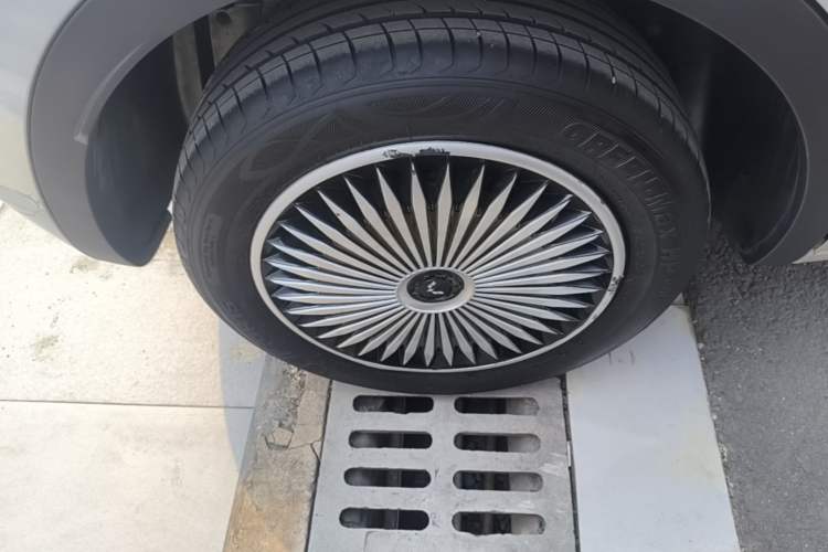 Used Wuling Bingo 2023 410 km Lingxi Deluxe Edition Right Rear Wheel Hub