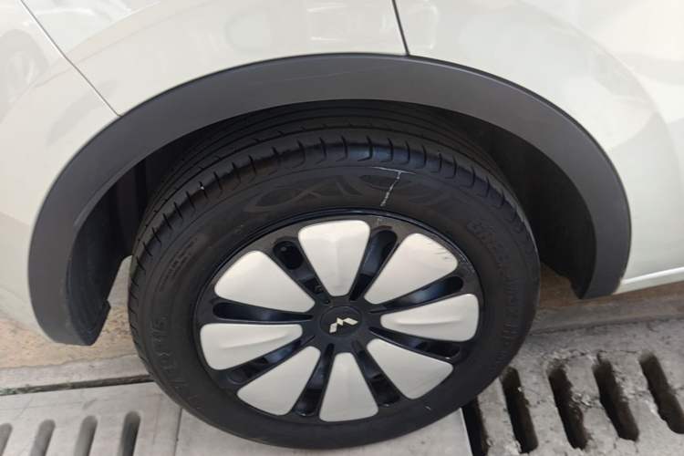 Used Wuling Bingo 2023 333 km Lingxi Connected+ Version Right Rear Wheel Hub