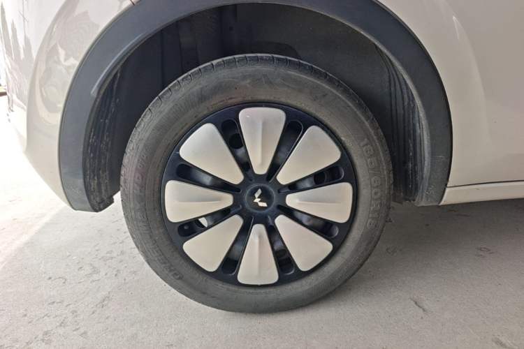 Used Wuling Bingo 2023 410 km Lingxi Deluxe Edition Right Rear Wheel Hub