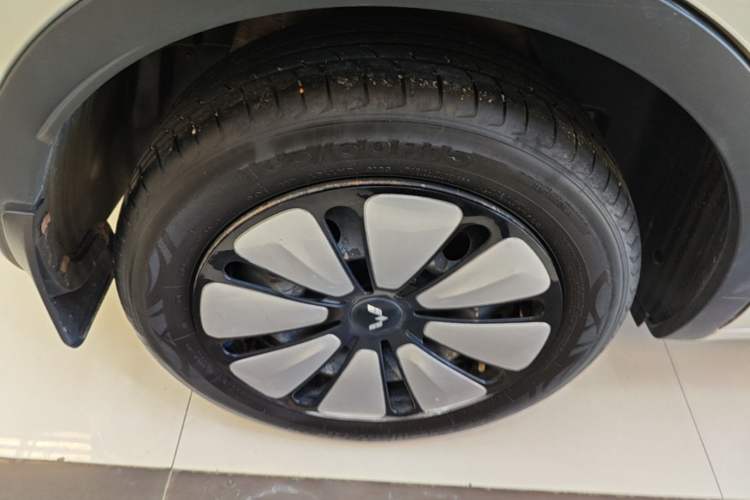Used Wuling Bingo 2023 410 km Lingxi Deluxe Edition Right Rear Wheel Hub