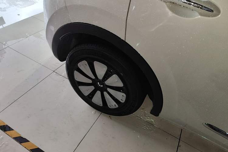 Used Wuling Bingo 2023 333 km Lingxi Connected+ Version Right Rear Wheel Hub