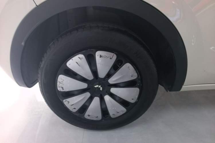 Used Wuling Bingo 2023 333 km Lingxi Connected+ Version Right Rear Wheel Hub