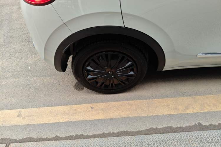Used Wuling Bingo 2023 333 km Lingxi Connected+ Version Right Rear Wheel Hub