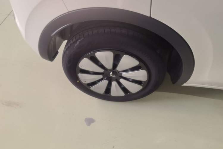 Used Wuling Bingo 2023 410 km Lingxi Deluxe Edition Right Rear Wheel Hub
