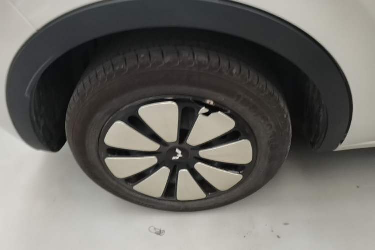 Used Wuling Bingo 2023 333 km Lingxi Connected+ Version Right Rear Wheel Hub