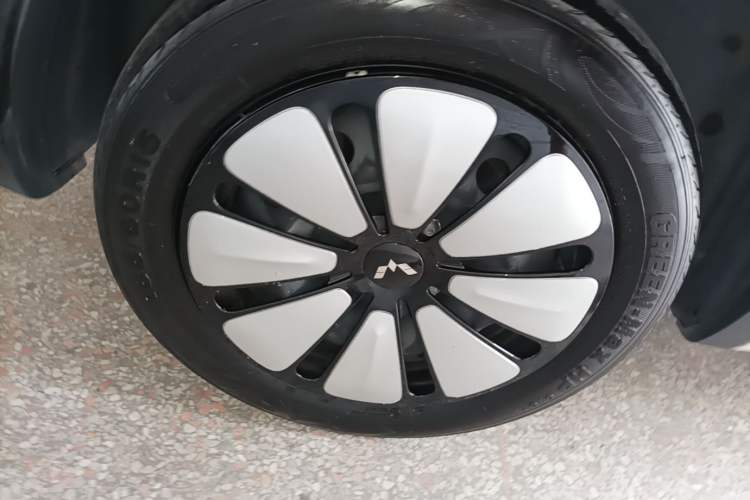 Used Wuling Bingo 2023 333 km Lingxi Connected Version Right Rear Wheel Hub
