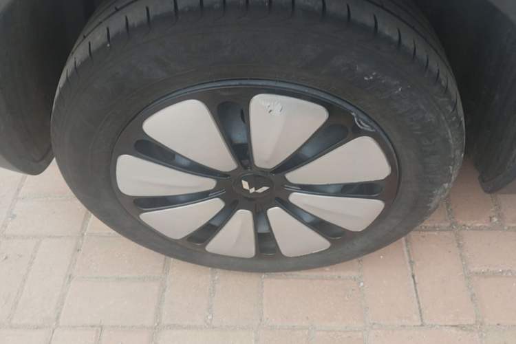 Used Wuling Bingo 2023 333 km Lingxi Connected+ Version Right Rear Wheel Hub