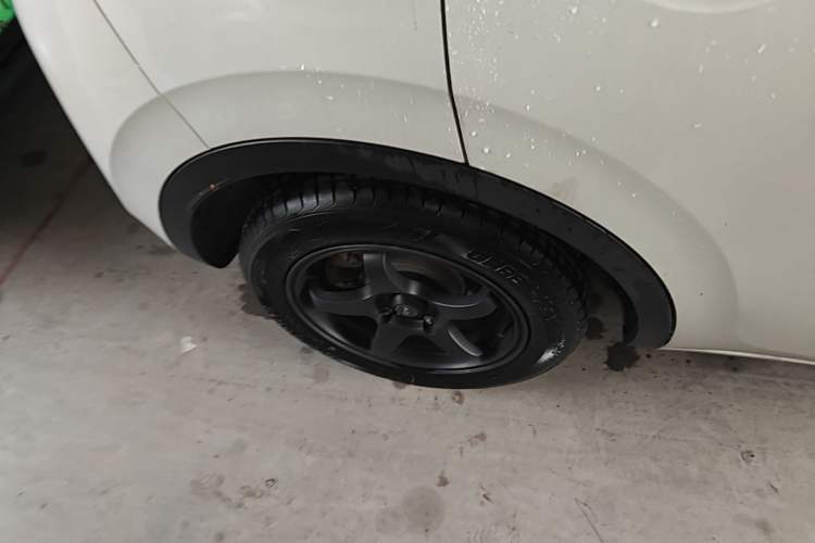 Used Wuling Bingo 2023 333 km Lingxi Connected+ Version Right Rear Wheel Hub