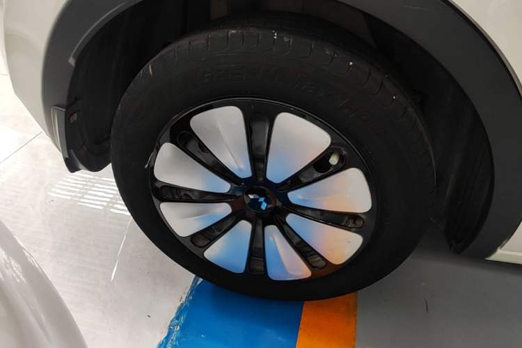 Used Wuling Bingo 2023 333 km Lingxi Connected Version Right Rear Wheel Hub