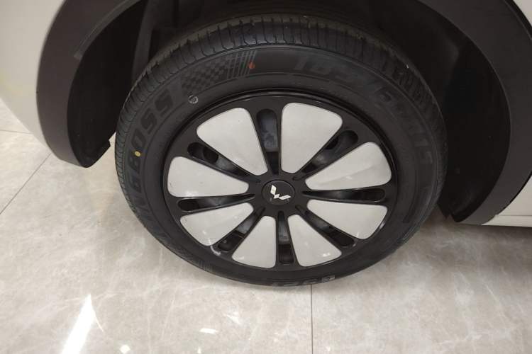 Used Wuling Bingo 2023 333 km Lingxi Connected+ Version Right Rear Wheel Hub