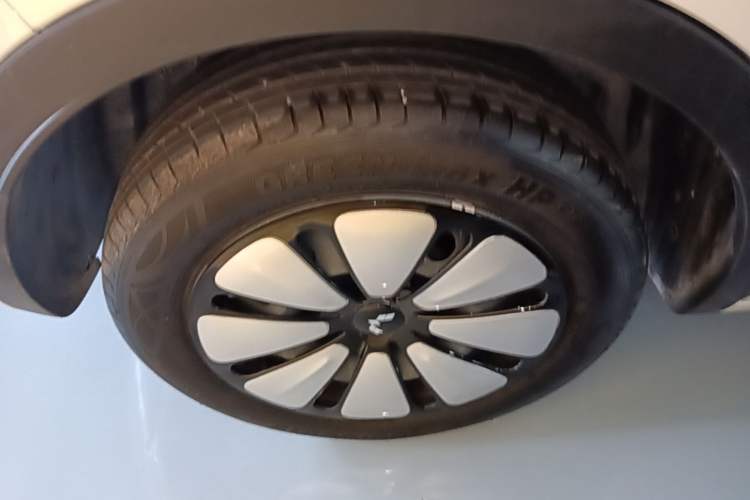 Used Wuling Bingo 2023 333 km Lingxi Connected+ Version Right Rear Wheel Hub