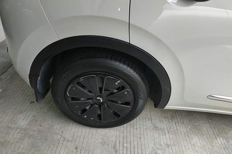 Used Wuling Bingo 2023 410 km Lingxi Deluxe Edition Right Rear Wheel Hub