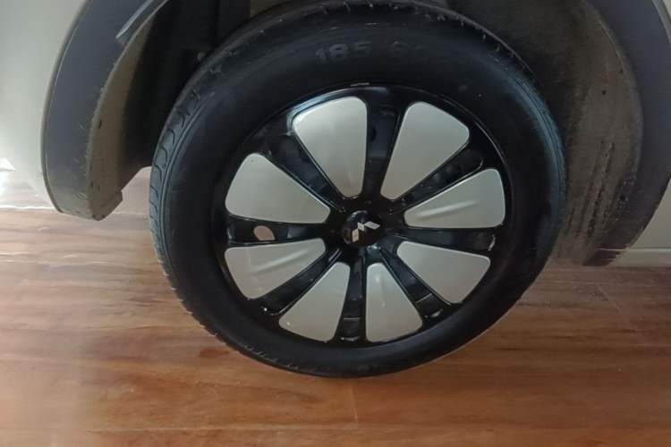 Used Wuling Bingo 2023 333 km Lingxi Connected Version Right Rear Wheel Hub