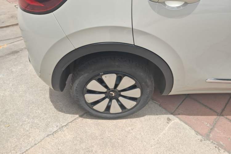 Used Wuling Bingo 2023 410 km Lingxi Deluxe Edition Right Rear Wheel Hub
