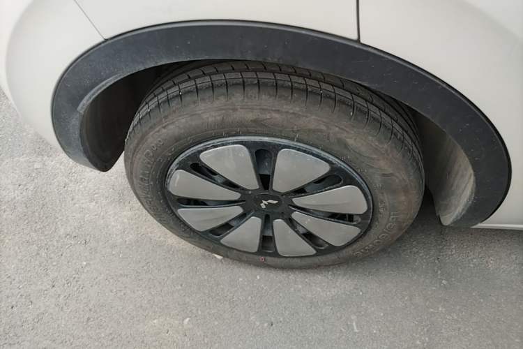 Used Wuling Bingo 2023 410 km Lingxi Deluxe Edition Right Rear Wheel Hub