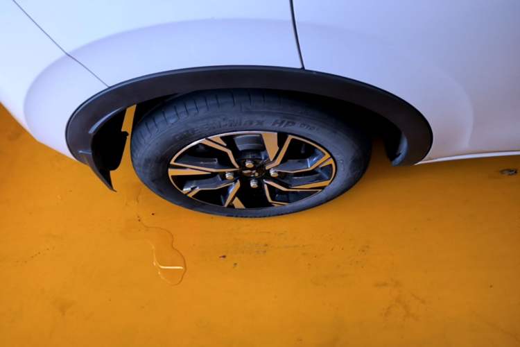 Used Wuling Bingo 2023 410 km Lingxi Deluxe Edition Right Rear Wheel Hub
