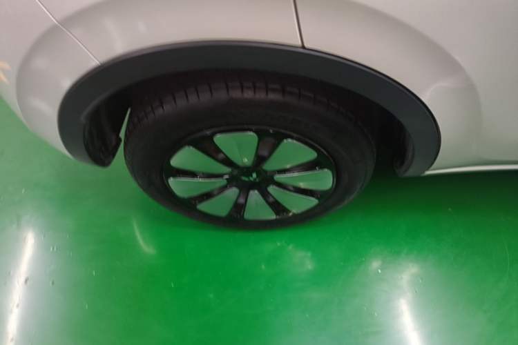 Used Wuling Bingo 2023 333 km Lingxi Connected+ Version Right Rear Wheel Hub