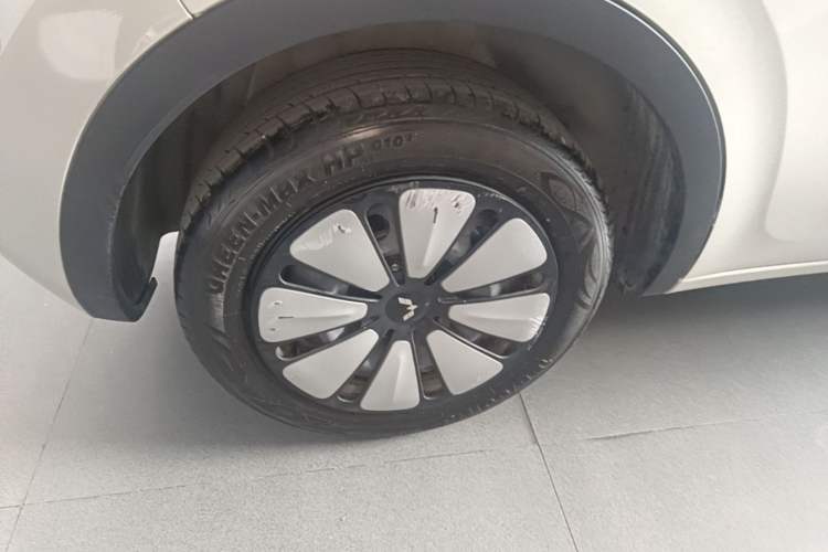 Used Wuling Bingo 2023 333km Enjoy+ Version Right Rear Wheel Hub