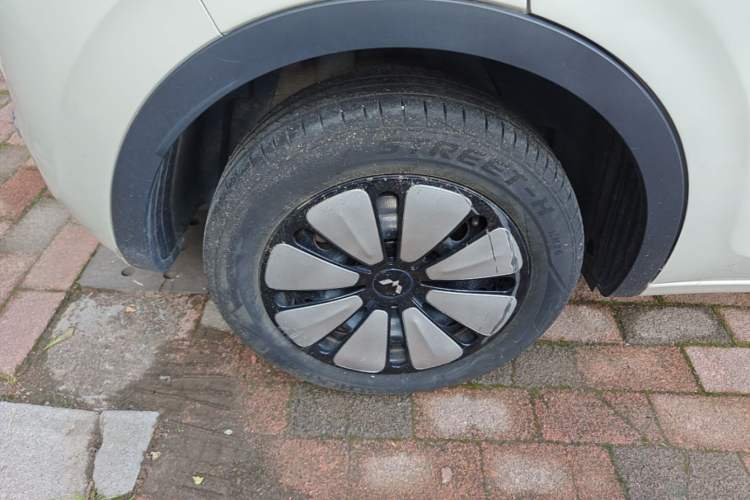 Used Wuling Bingo 2023 410 km Lingxi Deluxe Edition Right Rear Wheel Hub
