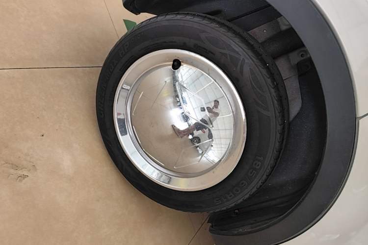 Used Wuling Bingo 2023 333 km Lingxi Connected Version Right Rear Wheel Hub