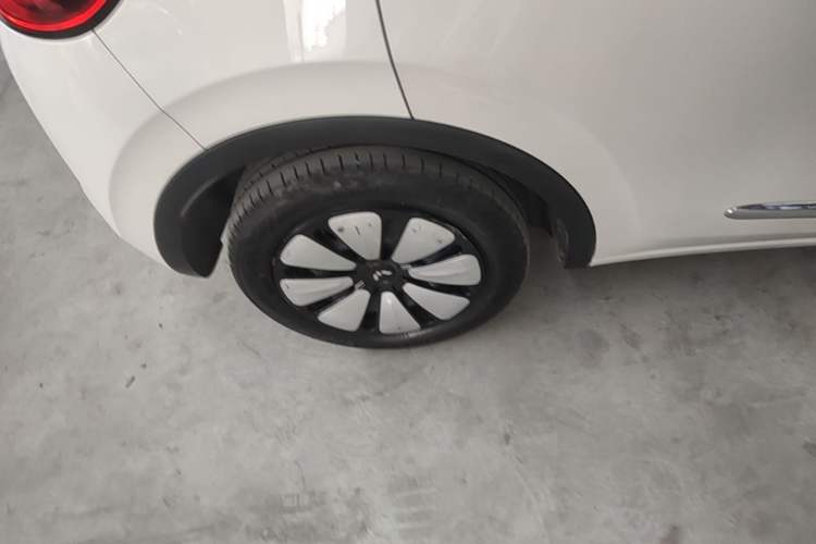Used Wuling Bingo 2023 333 km Lingxi Connected Version Right Rear Wheel Hub
