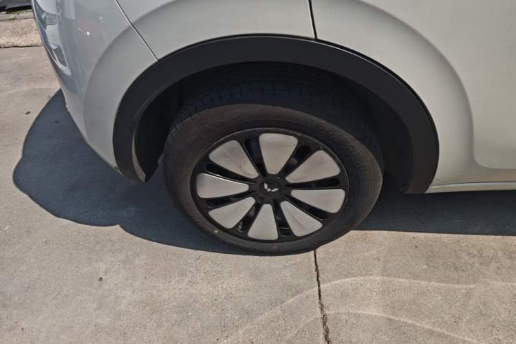 Used Wuling Bingo 2023 333 km Lingxi Connected+ Version Right Rear Wheel Hub
