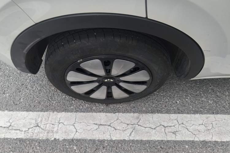 Used Wuling Bingo 2023 410 km Lingxi Deluxe Edition Right Rear Wheel Hub