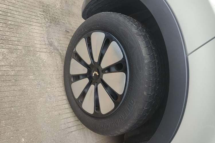 Used Wuling Bingo 2023 333 km Lingxi Connected Version Right Rear Wheel Hub