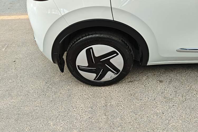 Used Wuling Bingo 2023 333 km Lingxi Connected+ Version Right Rear Wheel Hub