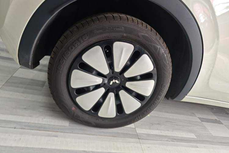 Used Wuling Bingo 2023 333 km Lingxi Connected Version Right Rear Wheel Hub