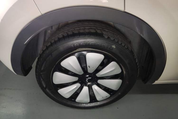 Used Wuling Bingo 2023 333 km Lingxi Connected+ Version Right Rear Wheel Hub