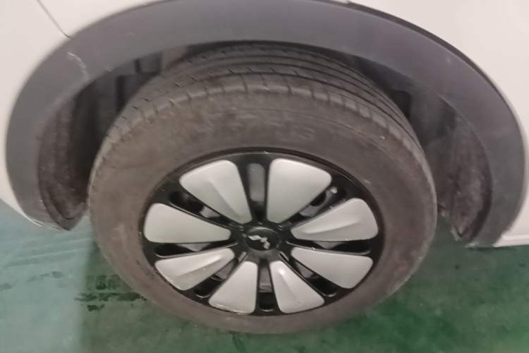 Used Wuling Bingo 2023 410 km Lingxi Deluxe Edition Right Rear Wheel Hub